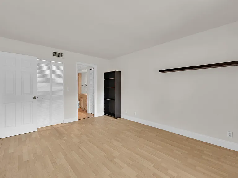 490 NW 20th St #1140 — Photo 16