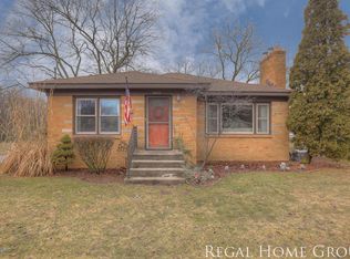 3801 Ivy Dr NE, Grand Rapids, MI 49525