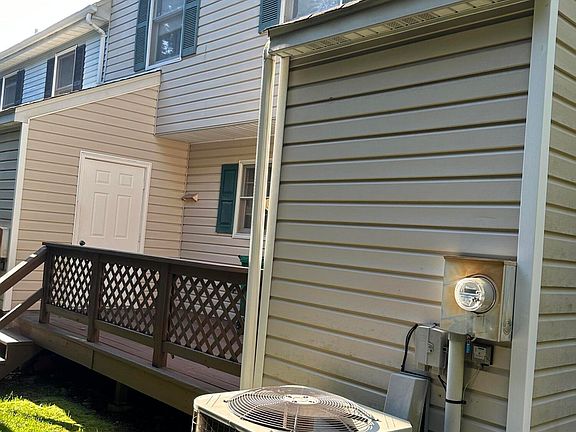 5th image of 120 Eaglesmere Cir
