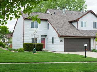 409 Clearwater Dr, Champaign, IL