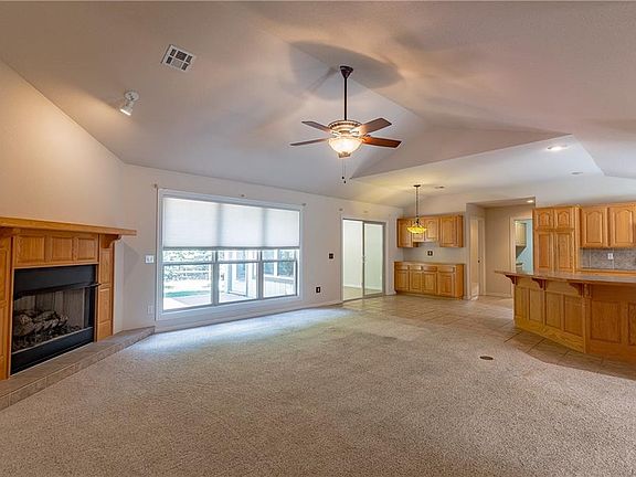 3rd image of 9 Kinross Dr