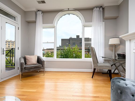5th image of 3204 N Paulina St #4N