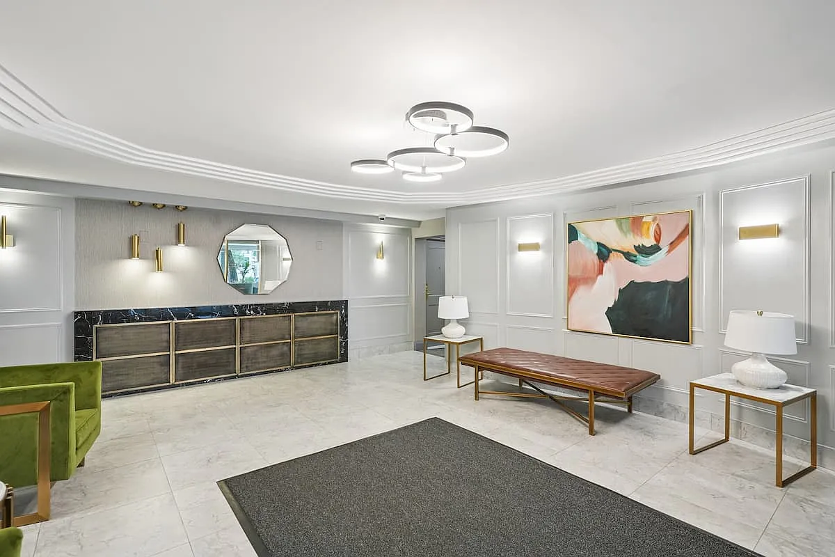 Chaplin Crescent Apartments — Photo 3
