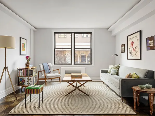 60 E 9th St APT 211, New York, NY 10003