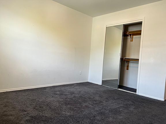 5th image of 924 Throggmorton Ave #2