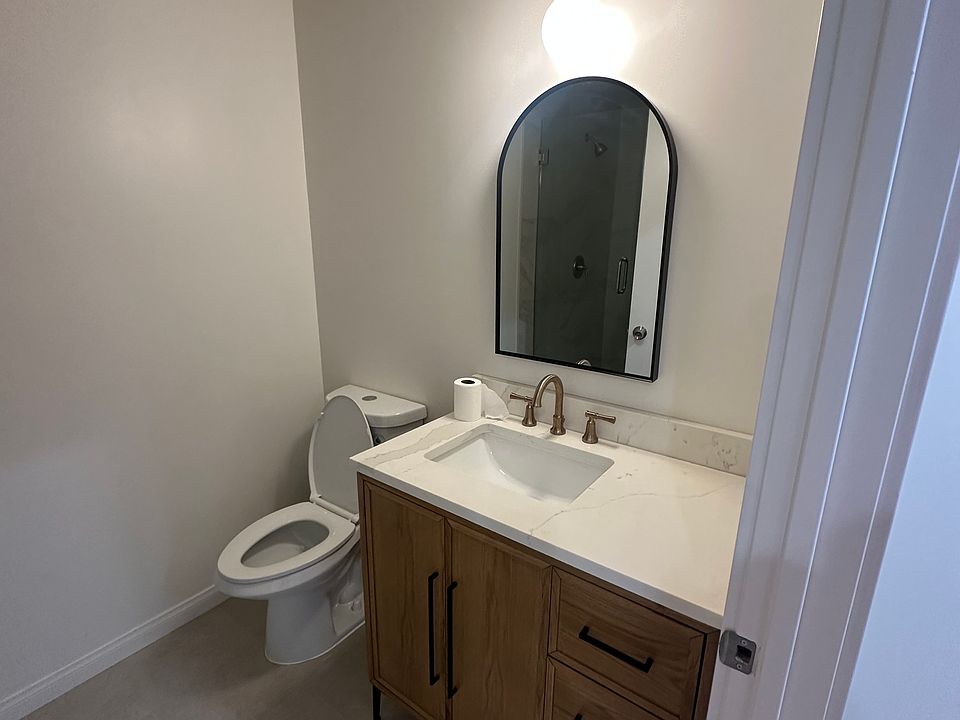1st image of 321 Parkrose Ave