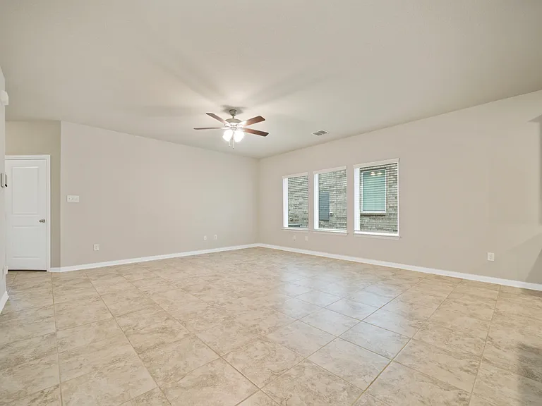 8907 Arundal Gdn — Photo 10