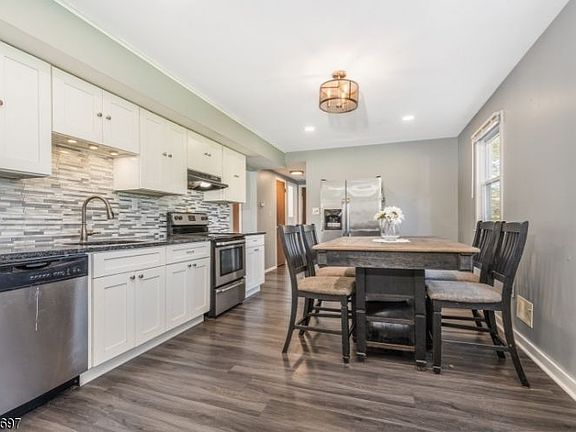 2nd image of 908 Maple Dr