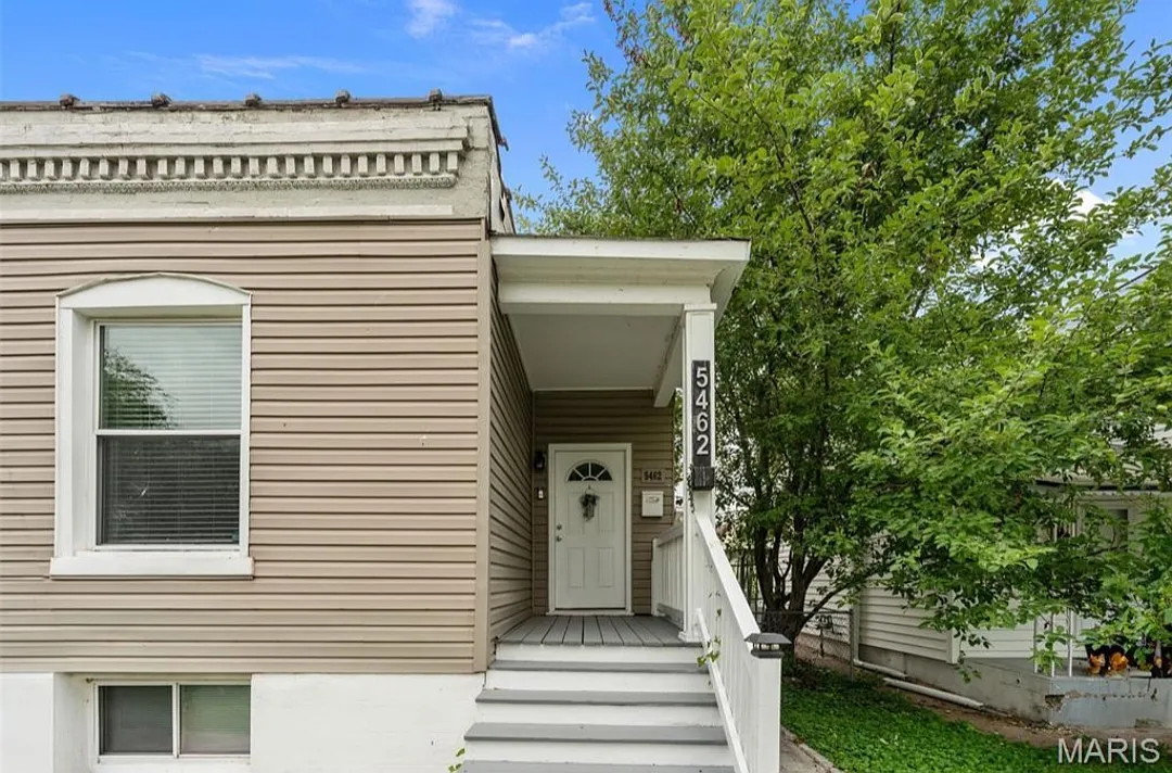 3 bed, 1239 sqft, $1,999 — Photo 3