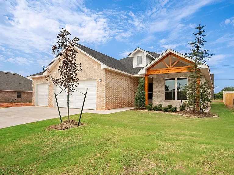4909 Misty Wood Ln — Photo 2