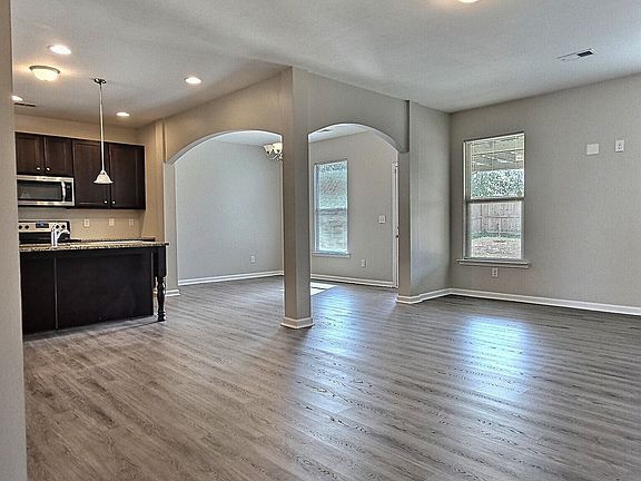 3rd image of 265 Magnaview Dr