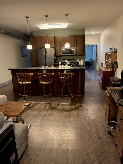 Building Photo - 114 2nd St #202