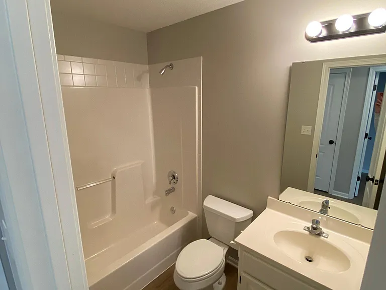 220 SW Chartwell Cir #220 — Photo 12