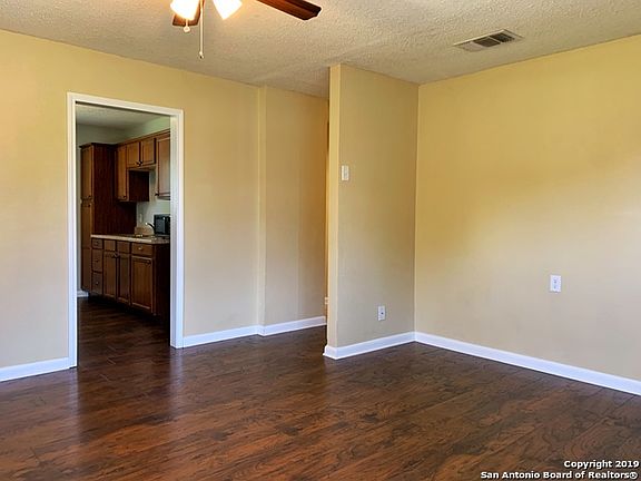 4th image of 823 Deely Pl