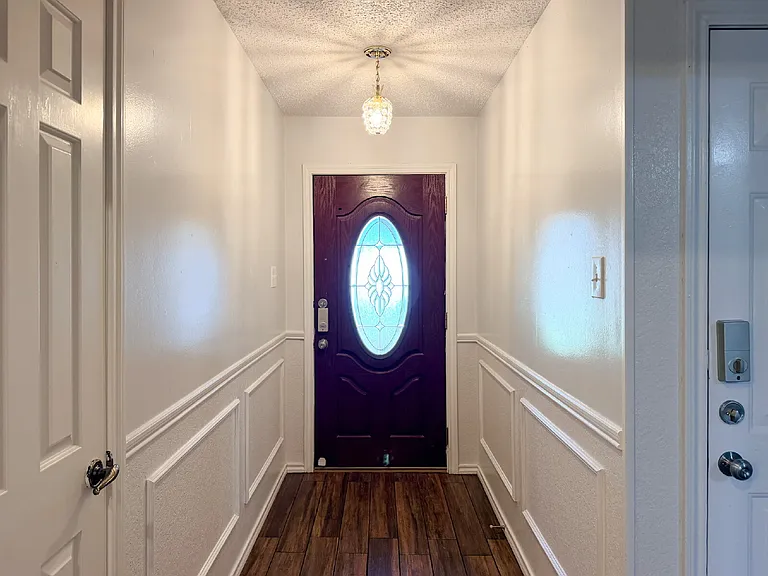 701 Daniels Dr — Photo 5