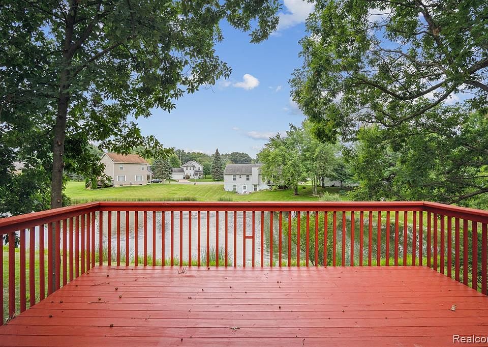 2410 Chestnut Bnd, Howell, MI 48855 MLS 20230077434 Zillow
