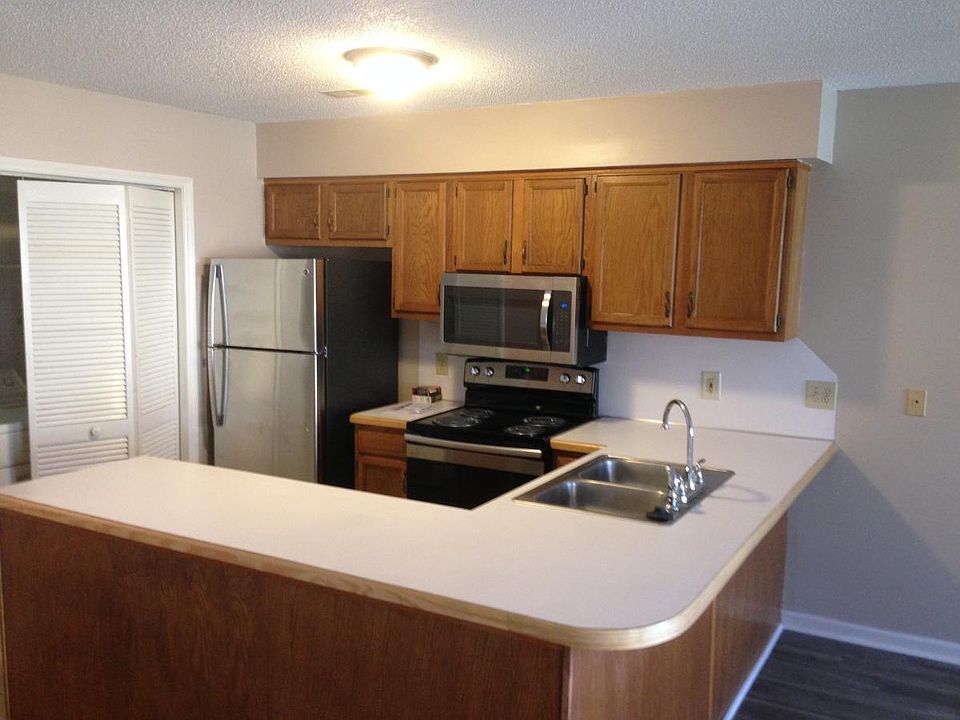 2nd image of 109 E West Victoria Ct