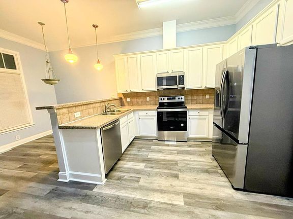 Kitchen and Breakfast Area