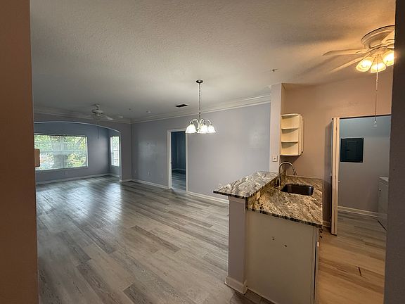 3rd image of 4207 S Dale Mabry Hwy
