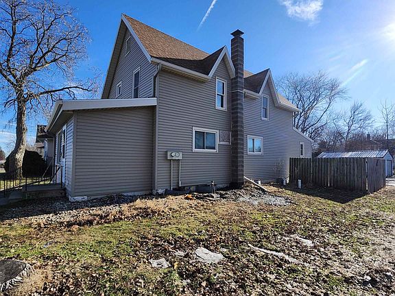 4th image of 300 2nd St