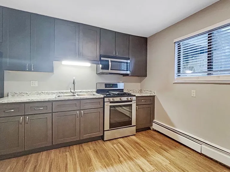 2022 Porter St SW #10 — Photo 2