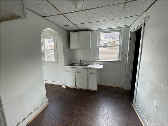5th image of 582 Gramont Ave