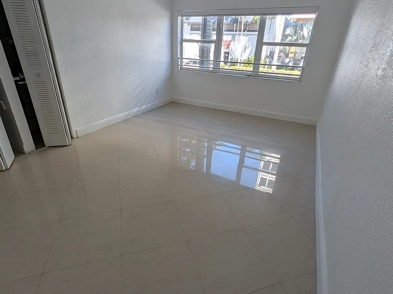 Montego Apartments — Photo 12