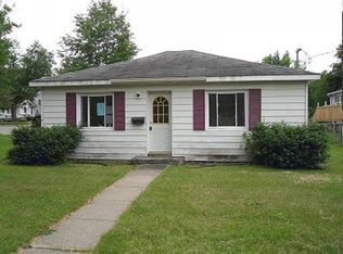 414 E 6th St, Clare, MI 48617