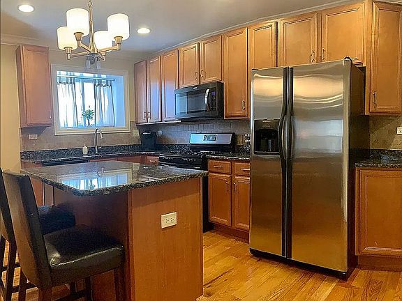 5th image of 2417 W Foster Ave #1E