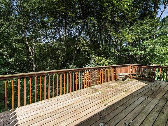 5th image of 35 Garden Dr
