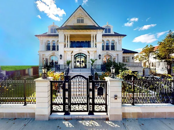 176 Irwin St, Brooklyn, NY 11235