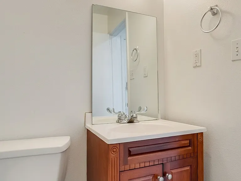 11646 Lincoln St — Photo 32
