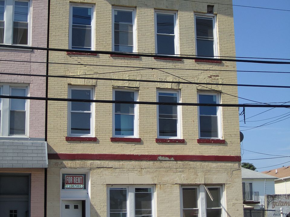 1st image of 144 Verona Ave #2