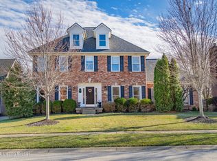 1114 Lake Bluff Cir, Louisville, KY 40245
