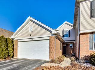 414 Legend Ln, McHenry, IL 60050