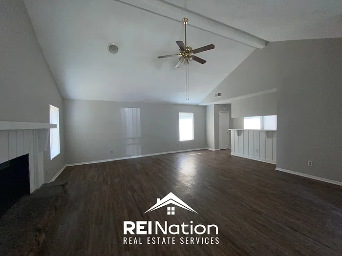 3 bed, 2.0 bath, 1500 sqft, $1,375 — Photo 3