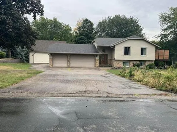 8394 Horizon Dr, Shakopee, MN 55379