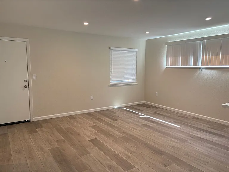 1017 Madera Ave — Photo 9