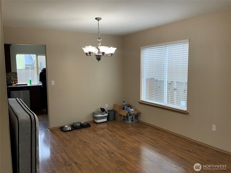 2nd image of 1606 185th Street E