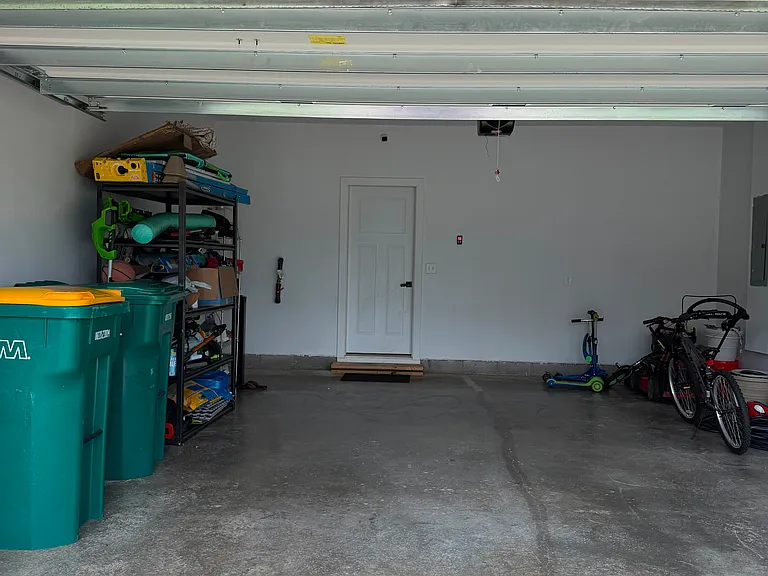 300 Finnegan Ct — Photo 38