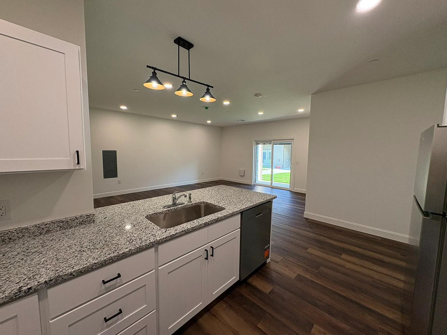 Maple Ave. Apartments — Photo 1