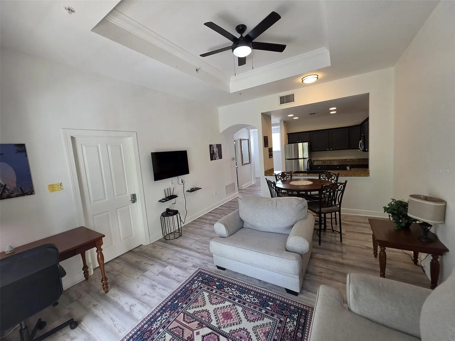 3 bed, 3.0 bath, 2124 sqft, $2,350 — Photo 3