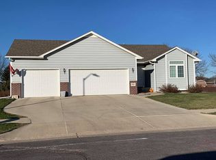 303 Lexington St, Elk Point, SD 57025