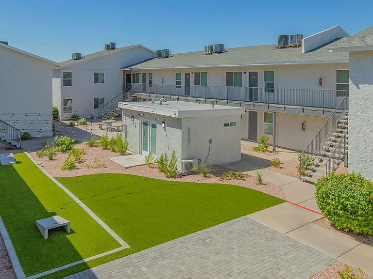 Two Five Greenway Apartments — Photo 10