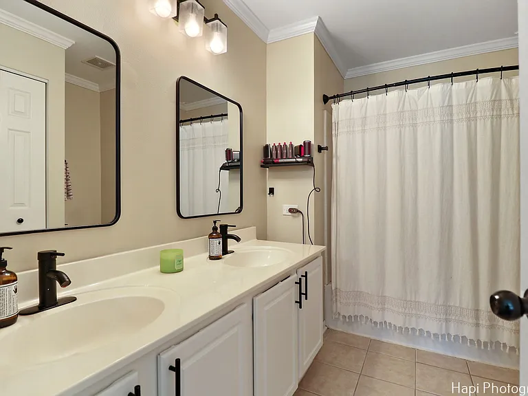 615 Littleton Trl — Photo 14