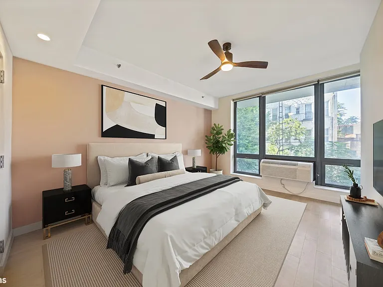 549 Borden Ave #2B — Photo 8