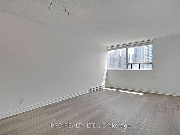 3rd image of 914 Yonge St Unit 1704