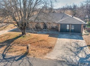 408 E Mohr Ln, Mustang, OK 73064