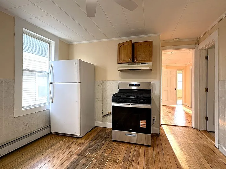 21-27 Clare St, Lowell — Photo 2