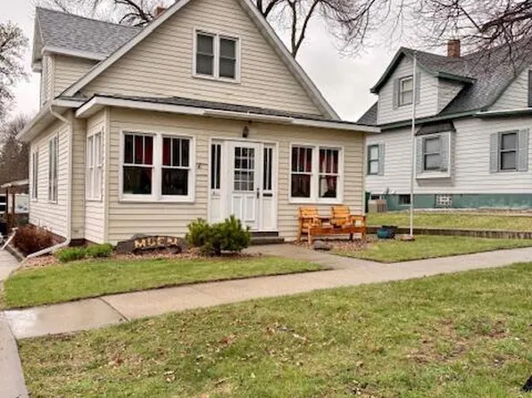 511 3rd St NW, Watertown, SD 57201